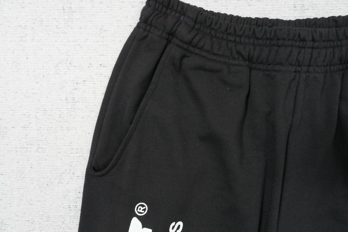 H - SWEATPANTS