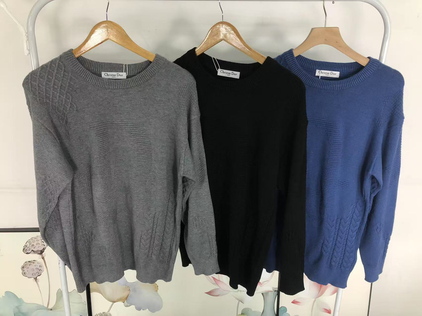 D - SWEATER