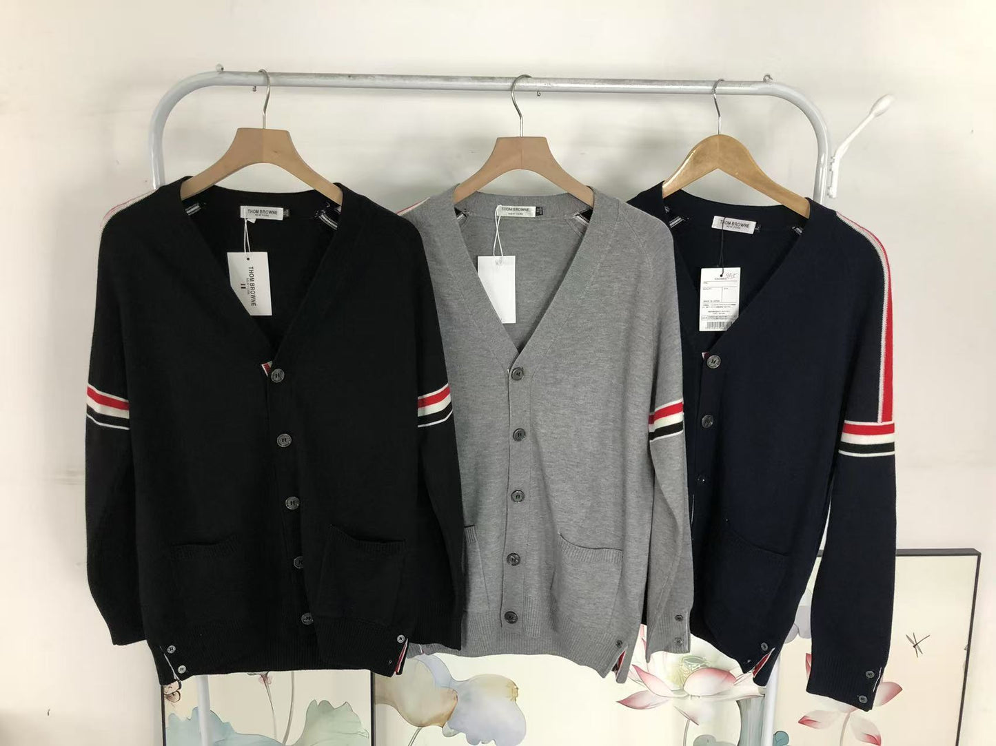 T - SWEATER