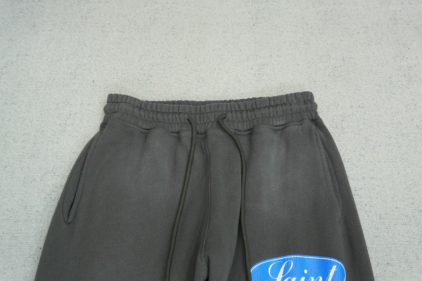 S - SWEATPANTS