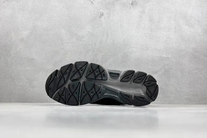 A - SNEAKERS