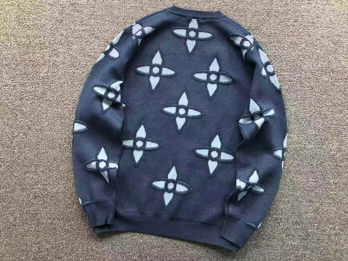 L - SWEATER