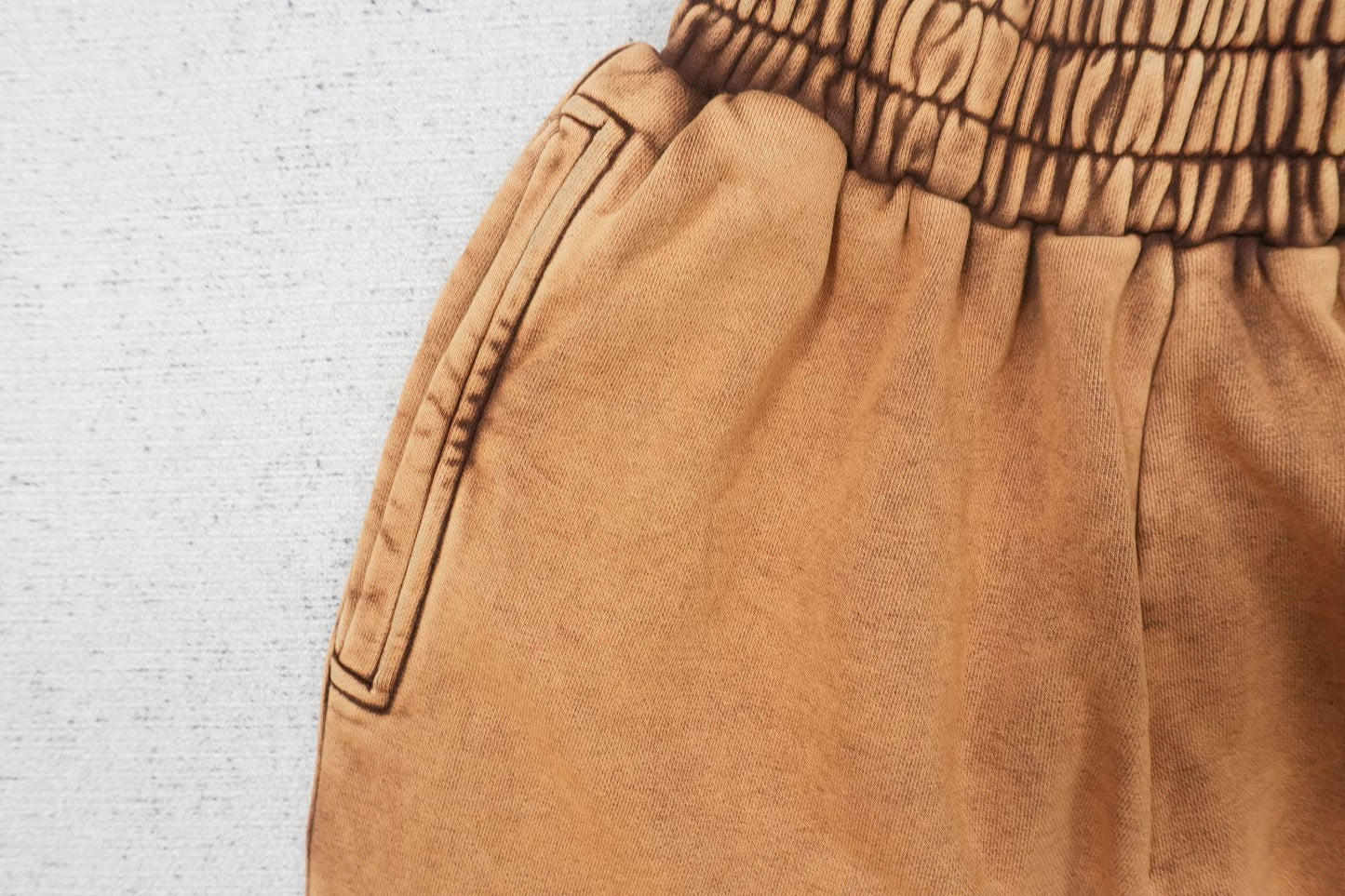V - SWEATPANTS