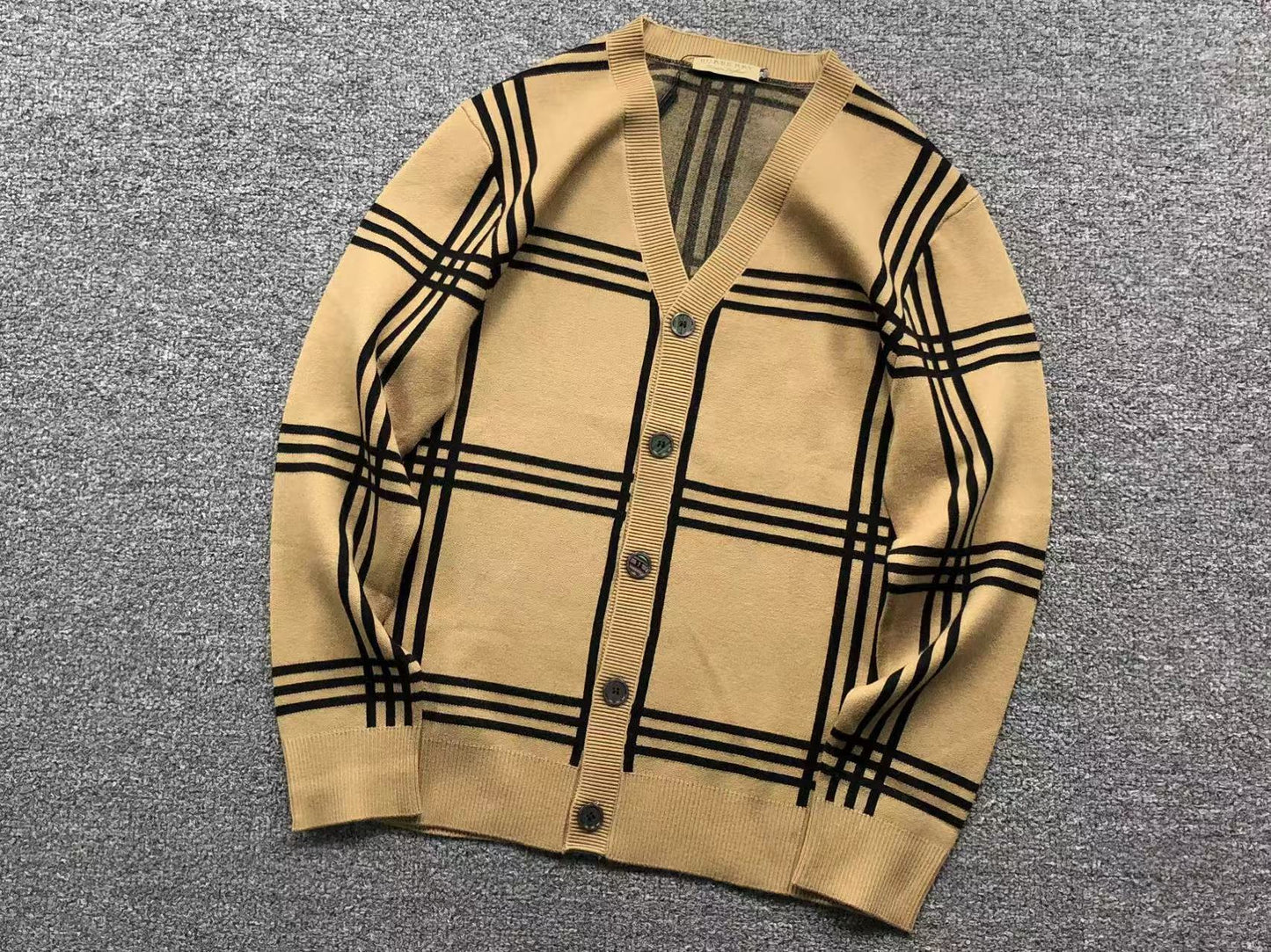 B - SWEATER