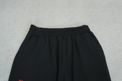 T - SWEATPANTS