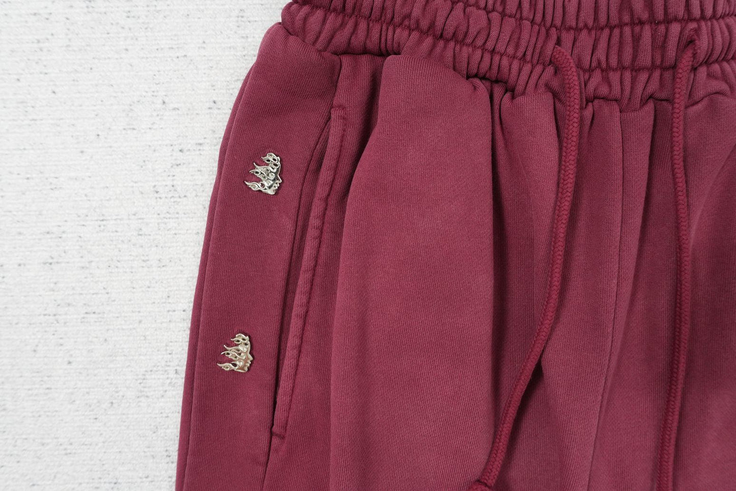 H - SWEATPANTS