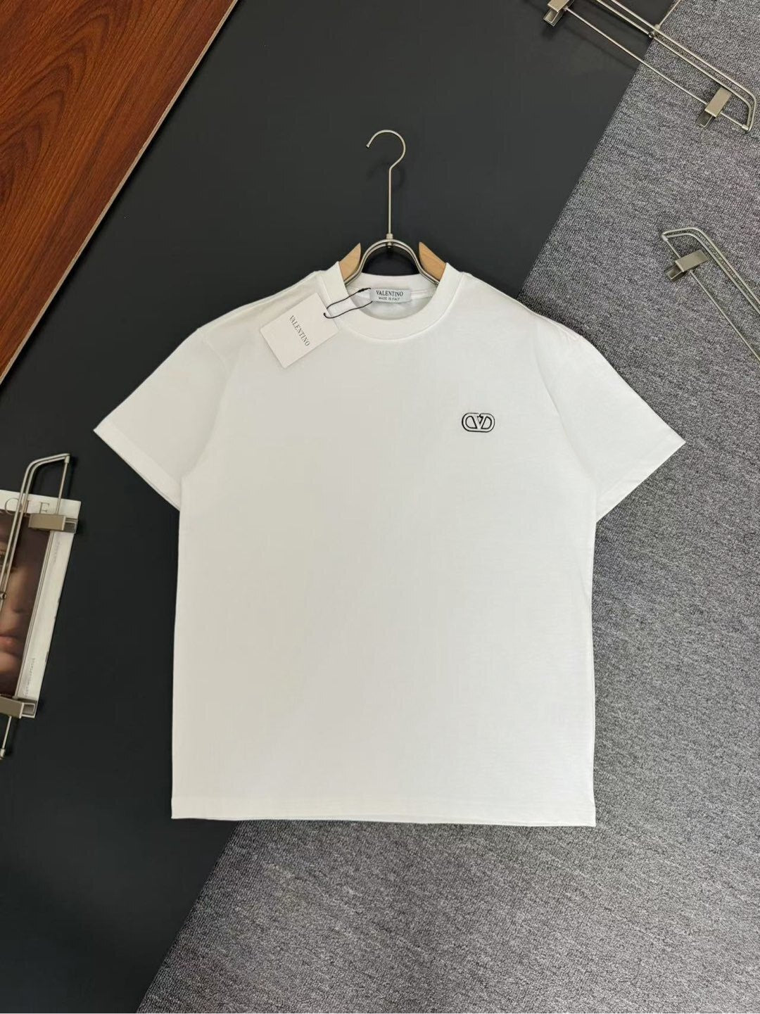 V - TSHIRT