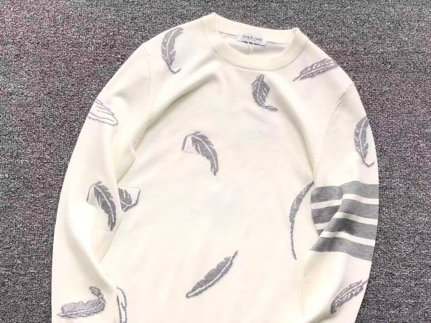 T - SWEATER