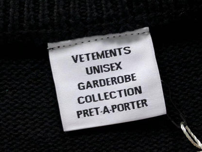V - SWEATER