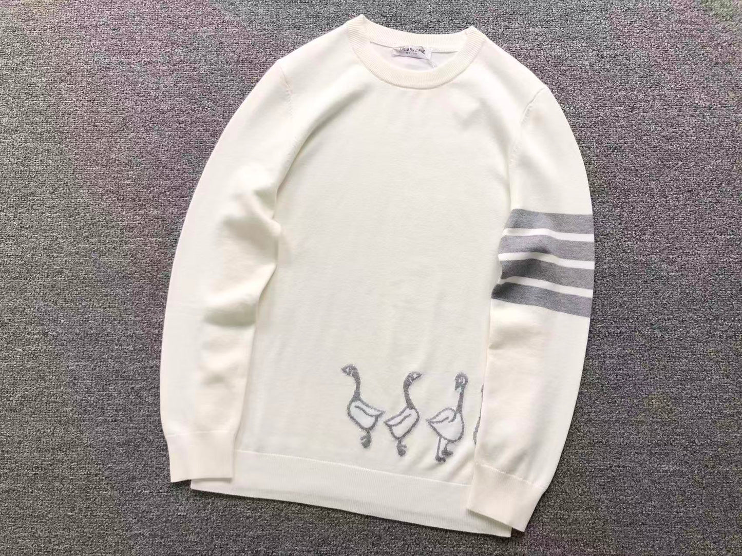 T - SWEATER