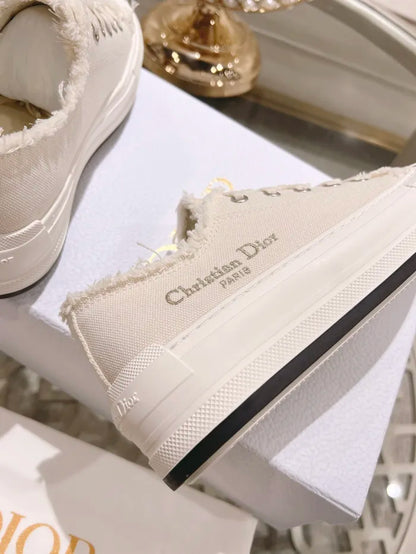 D - SNEAKERS