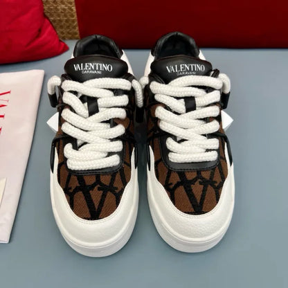 V - SNEAKERS