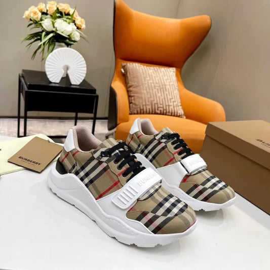 B - SNEAKERS
