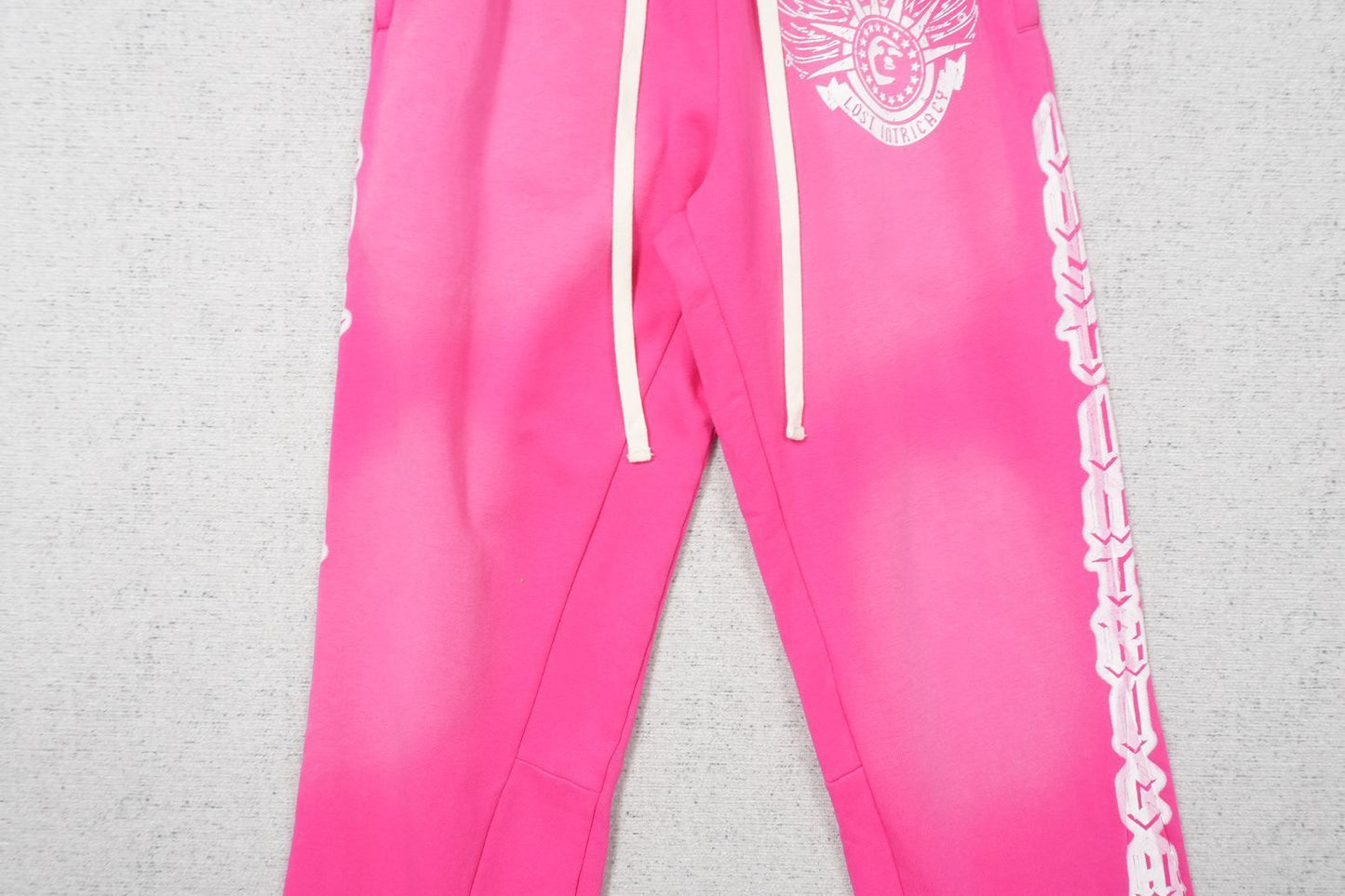 L - SWEATPANTS