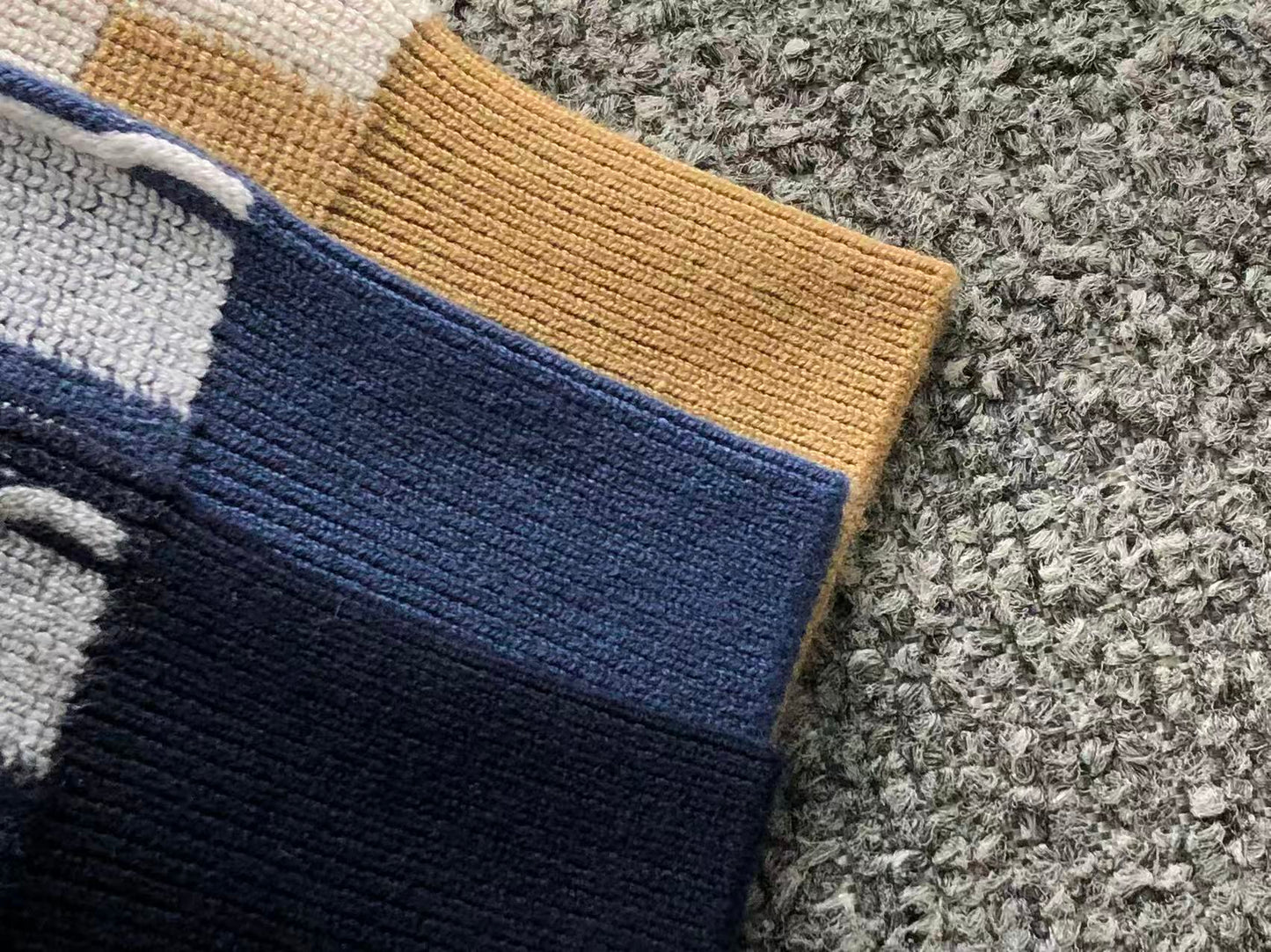 L - SWEATER