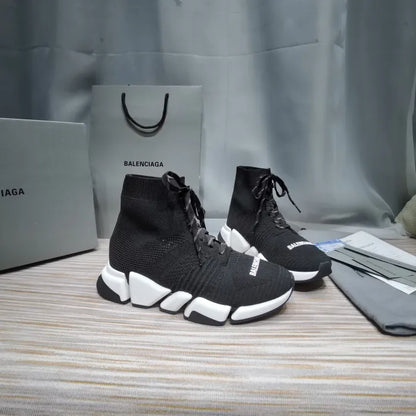 B - SNEAKERS