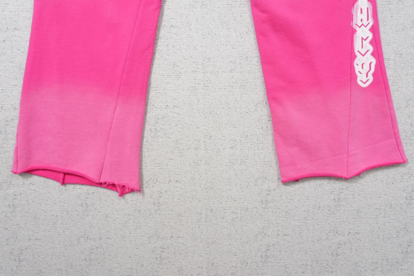 L - SWEATPANTS