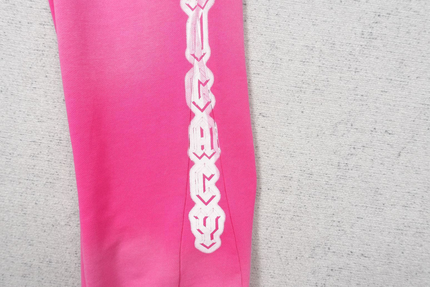 L - SWEATPANTS