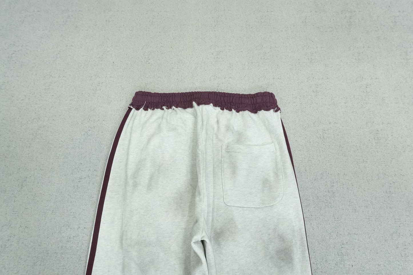 V - SWEATPANTS