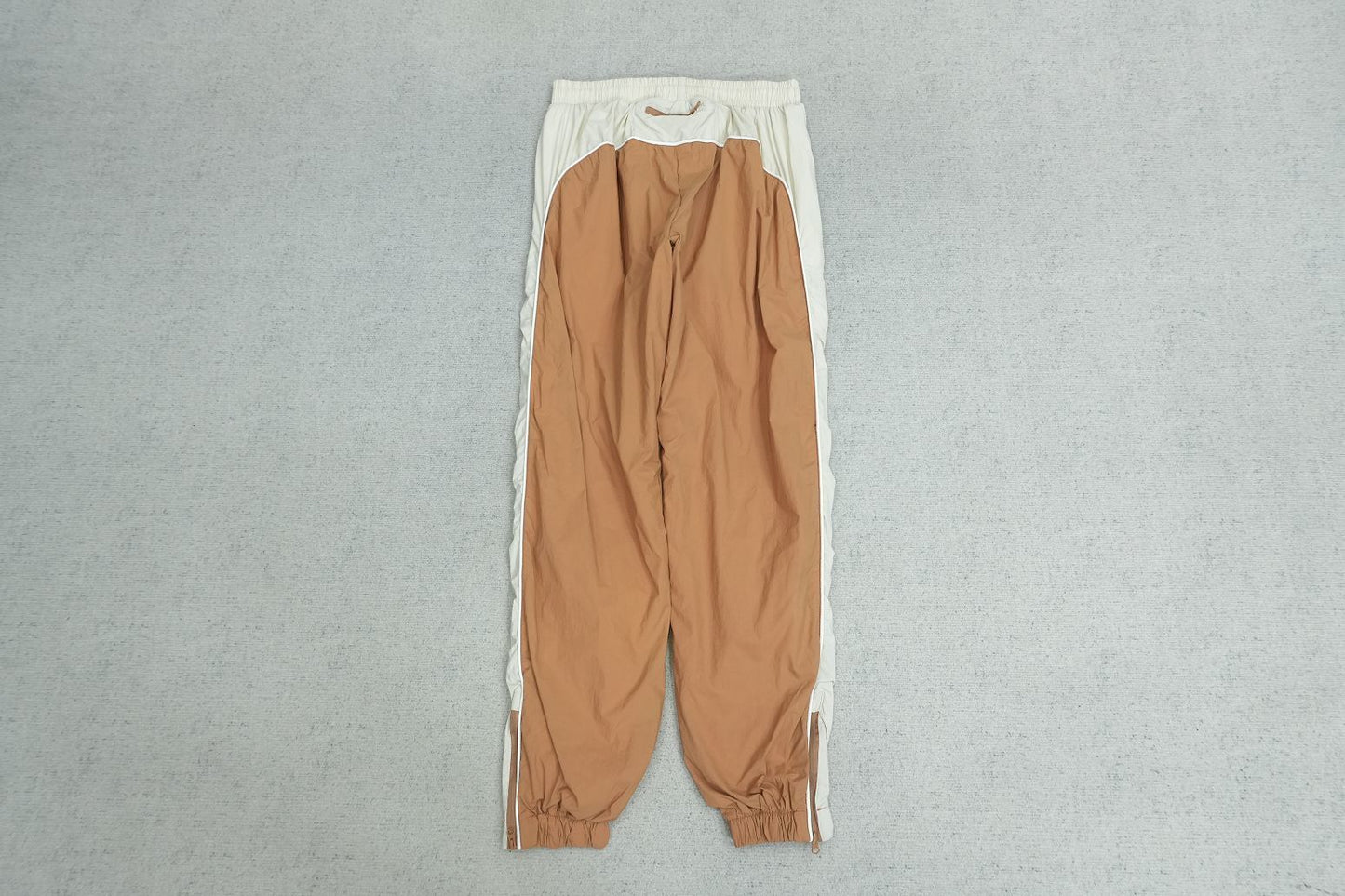 S - SWEATPANTS
