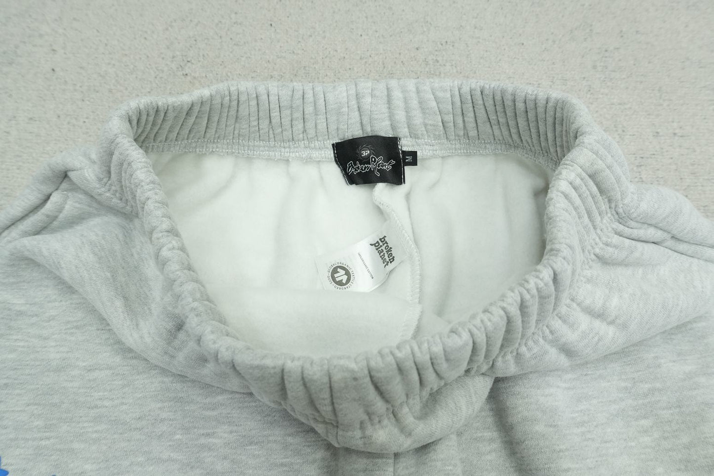 B - SWEATPANTS