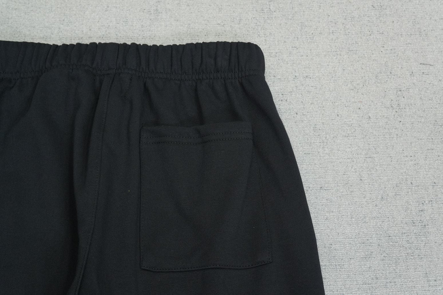 B - SWEATPANTS