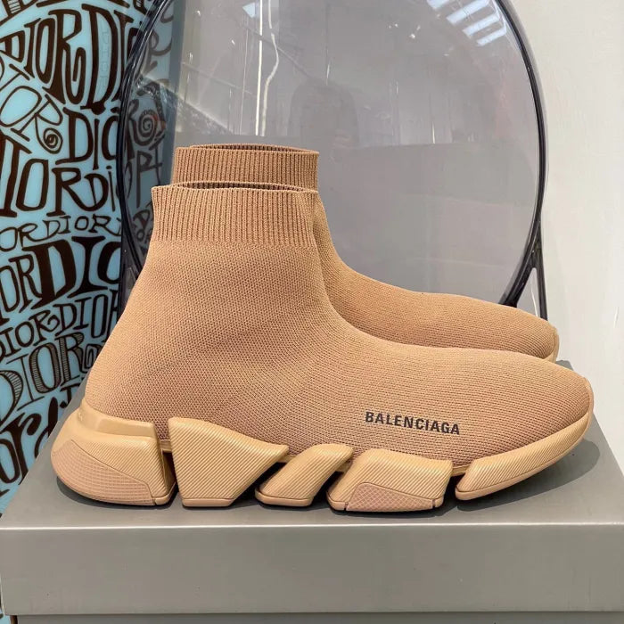 B - SNEAKERS