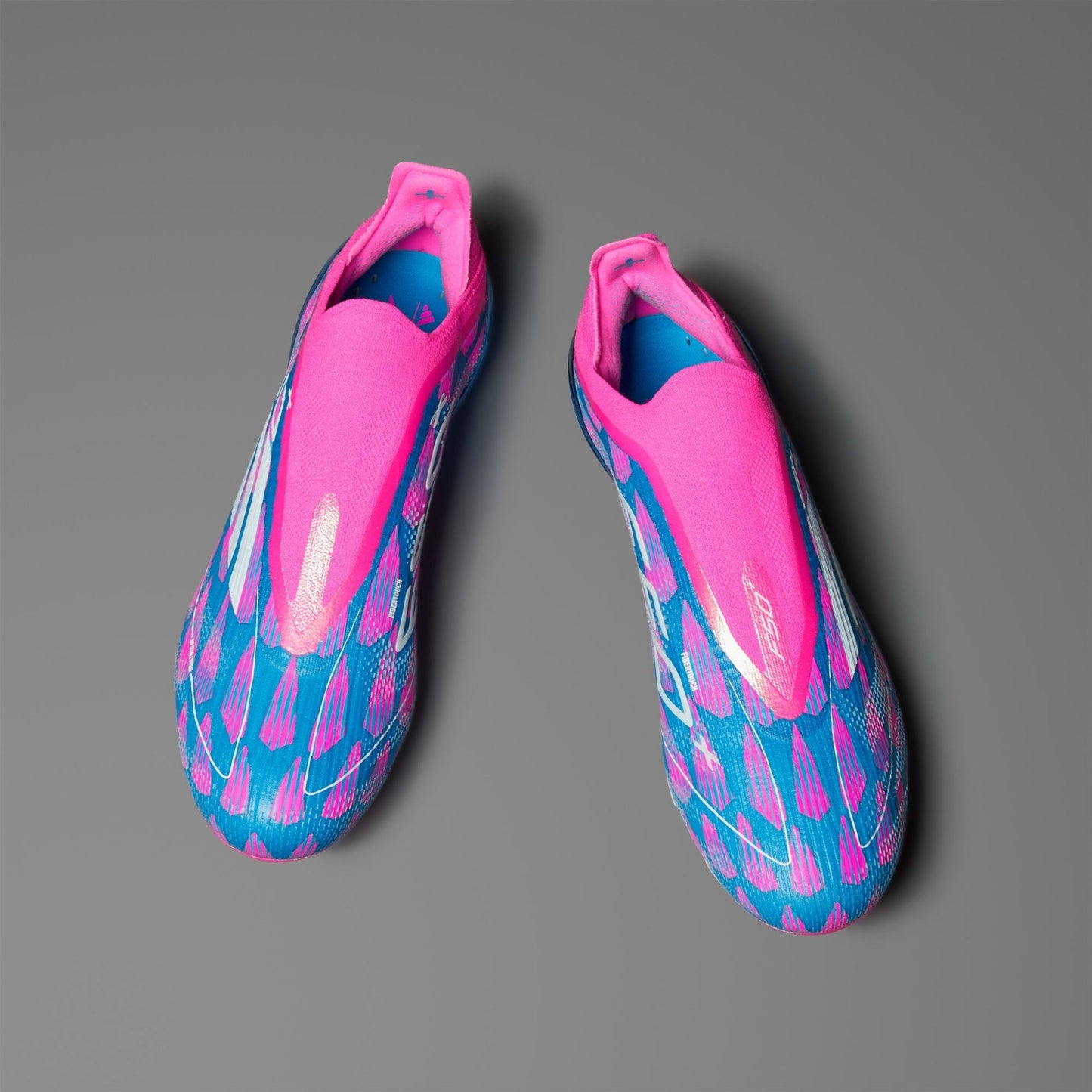 F - FUSSBALLSCHUHE