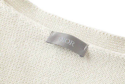 D - SWEATER