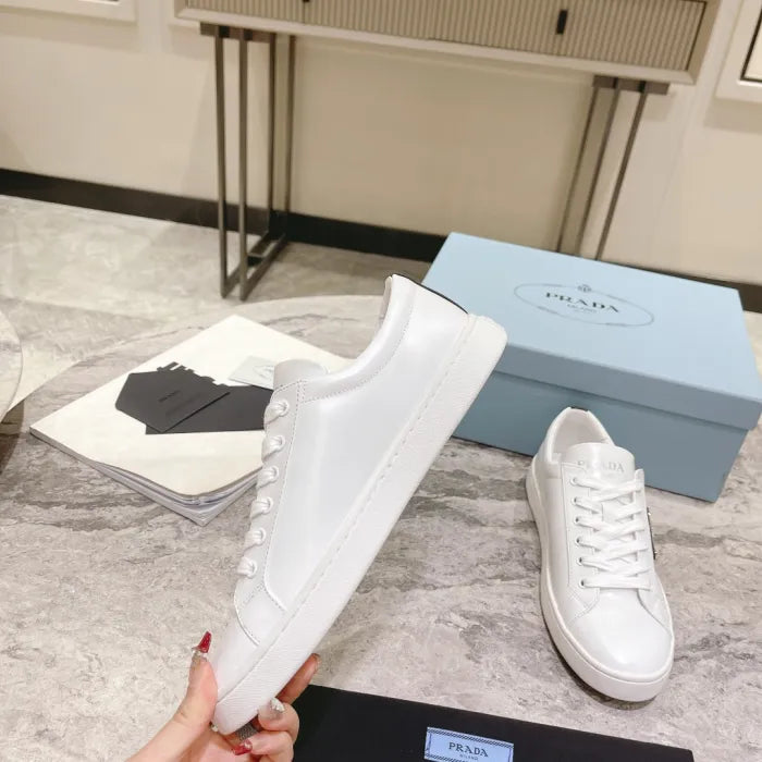 P - SNEAKERS