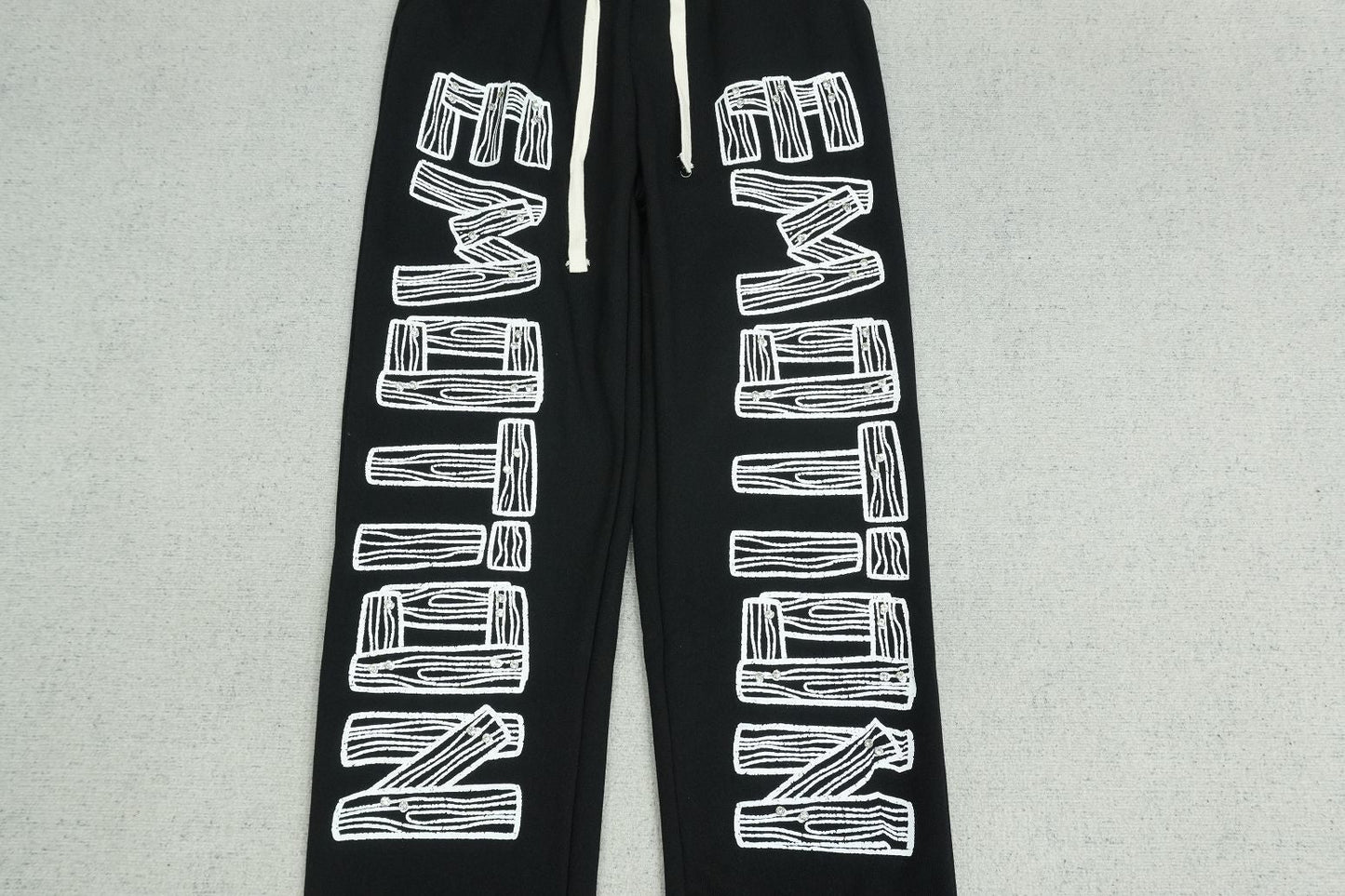 M - SWEATPANTS