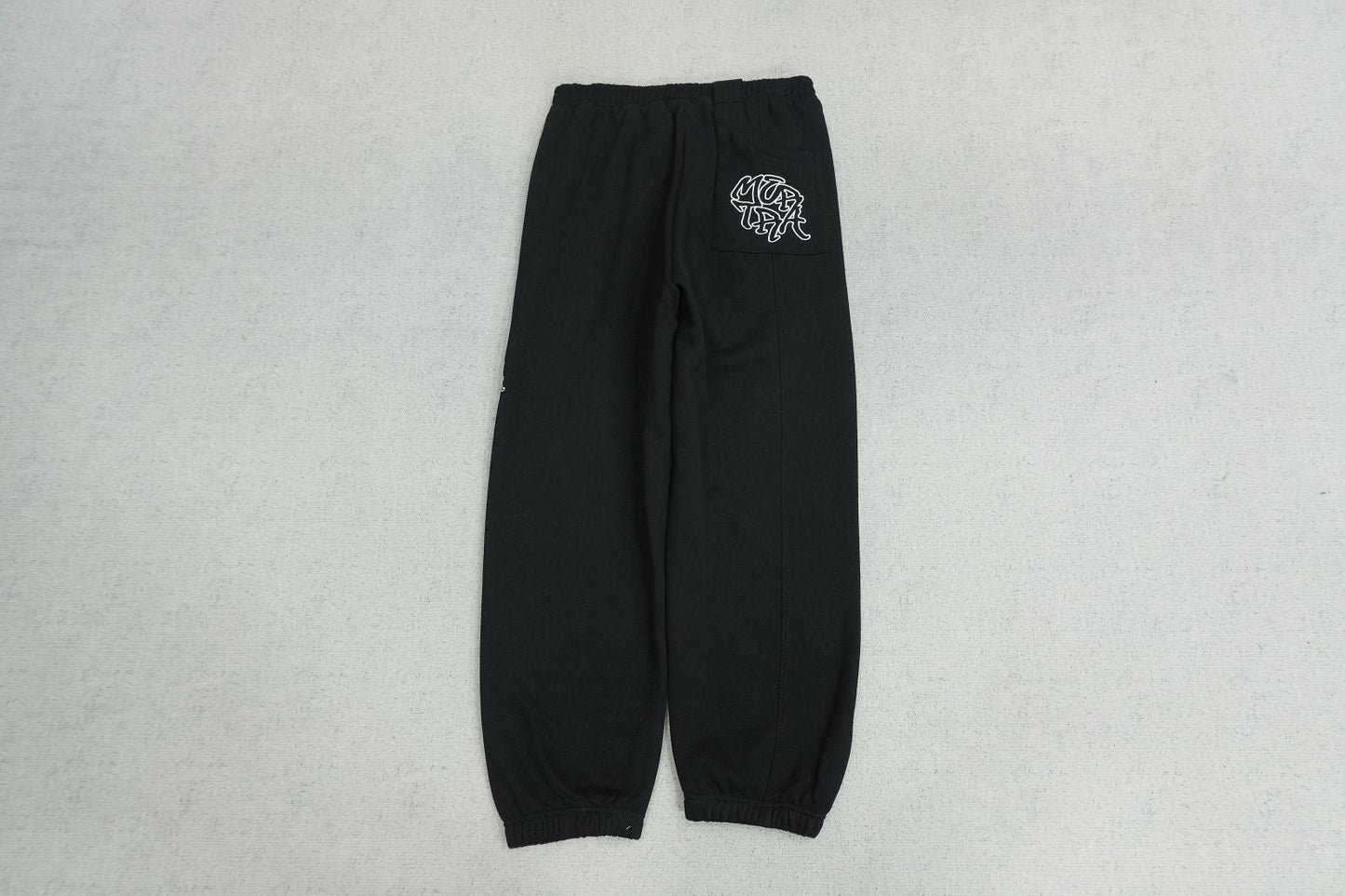 M - SWEATPANTS