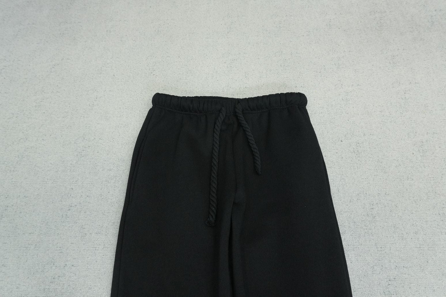 S - SWEATPANTS