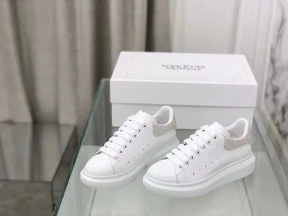 A - SNEAKERS