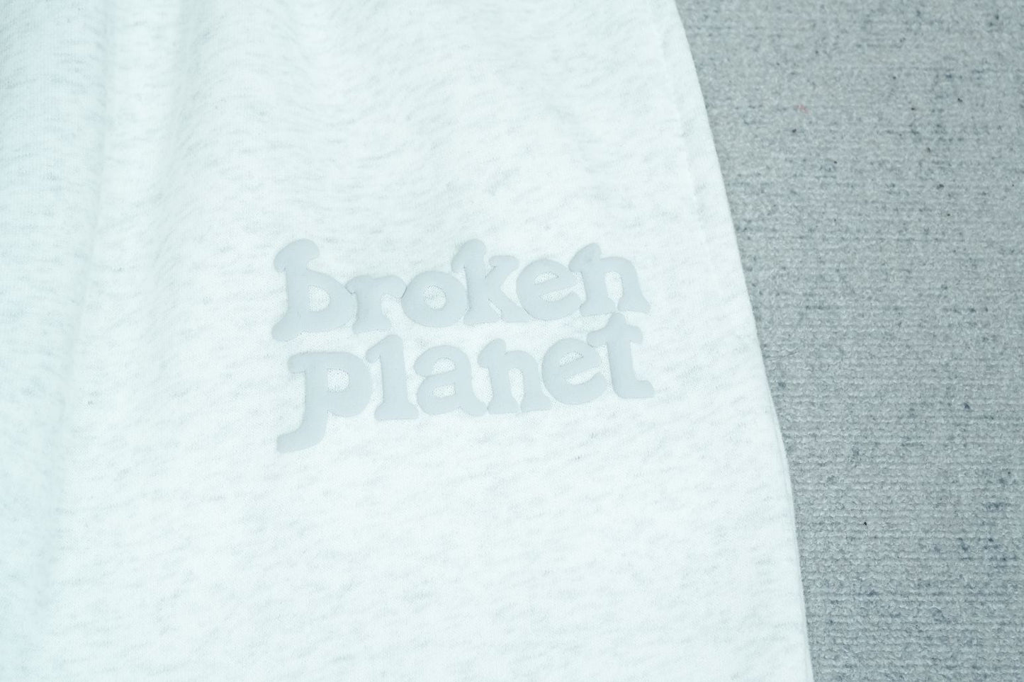 B - SWEATPANTS