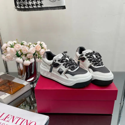 V - SNEAKERS
