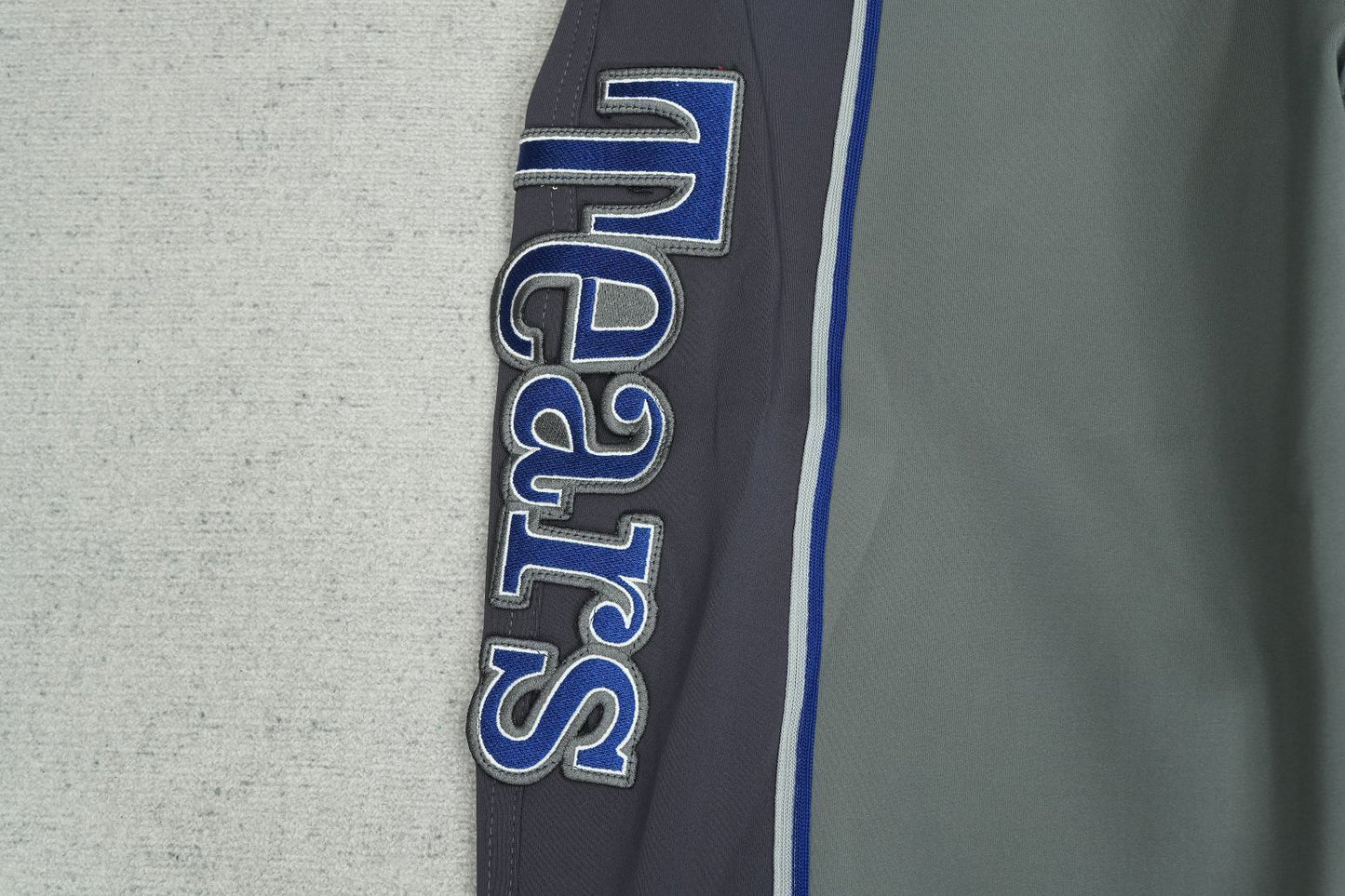 D - SWEATPANTS