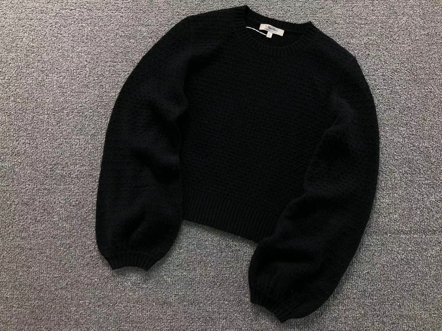 M - SWEATER