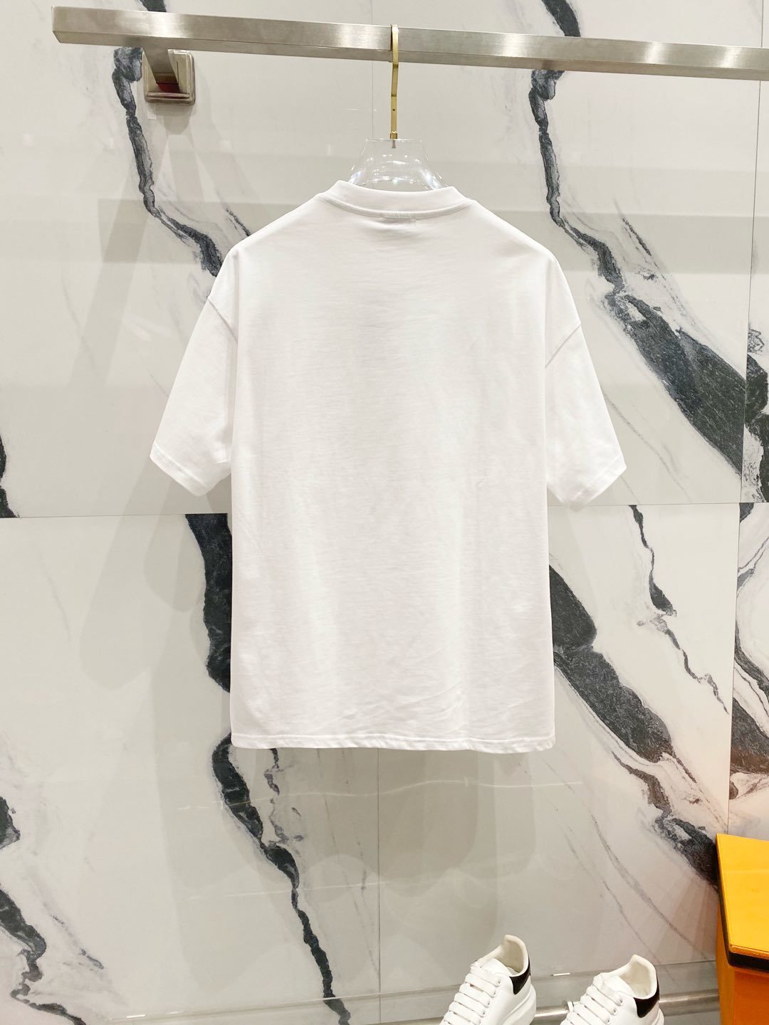 V - TSHIRT