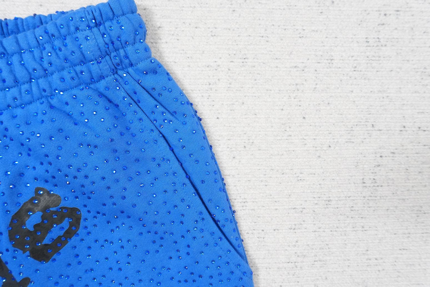 S - SWEATPANTS