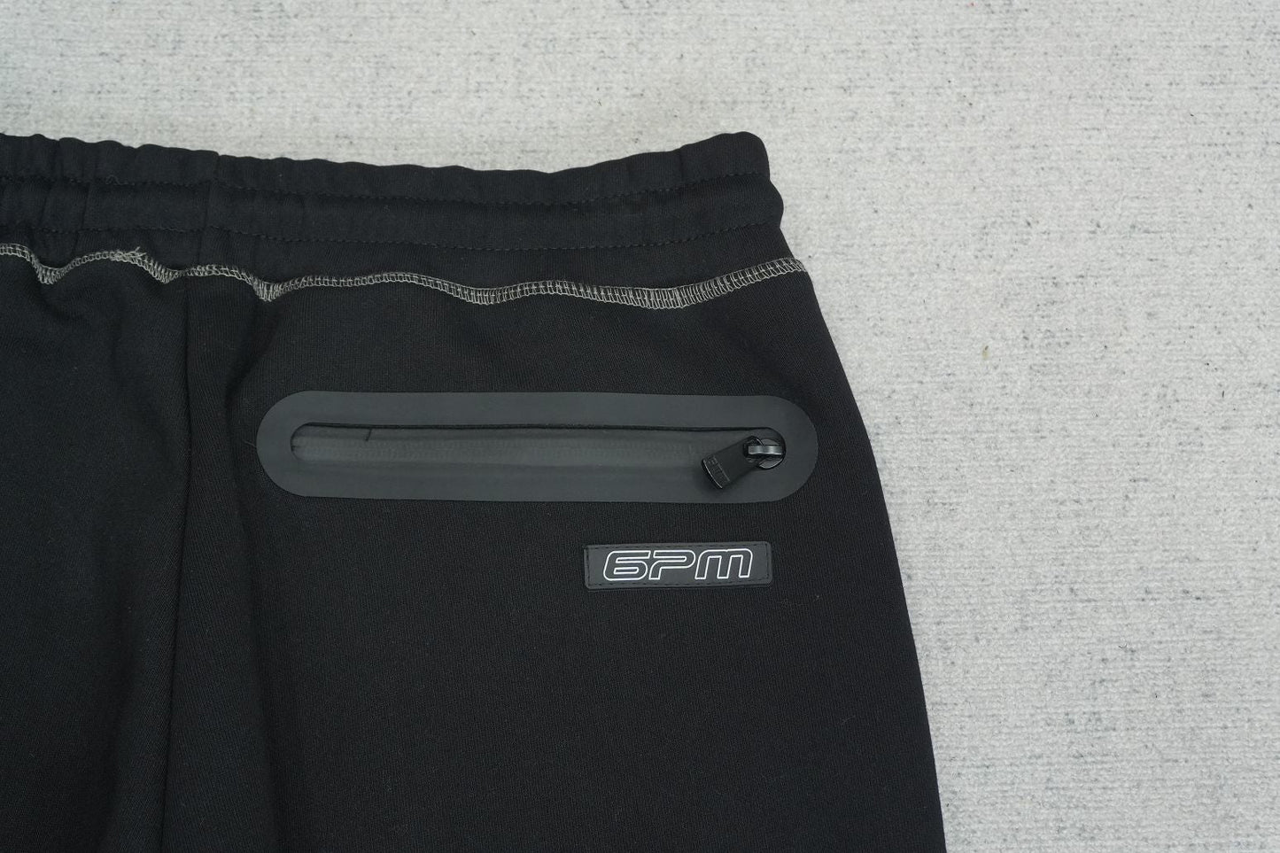 S - SWEATPANTS