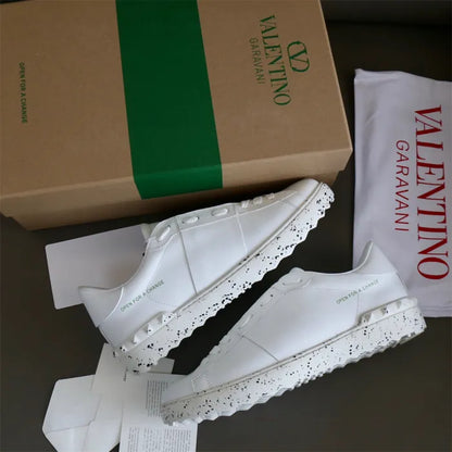 V - SNEAKERS