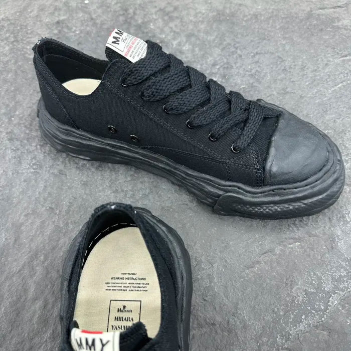 A - SNEAKERS