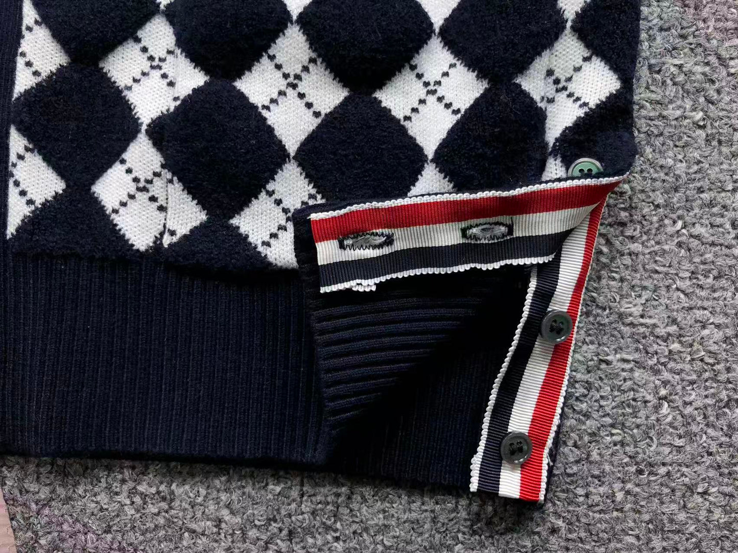 T - SWEATER