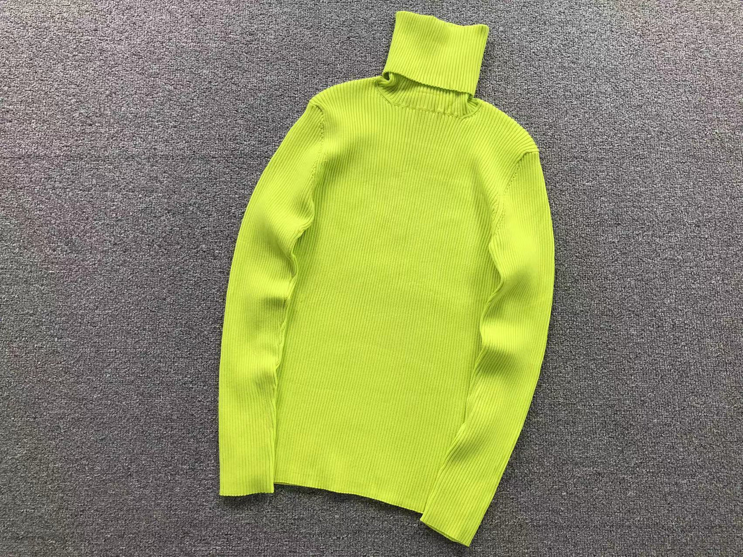 V - SWEATER