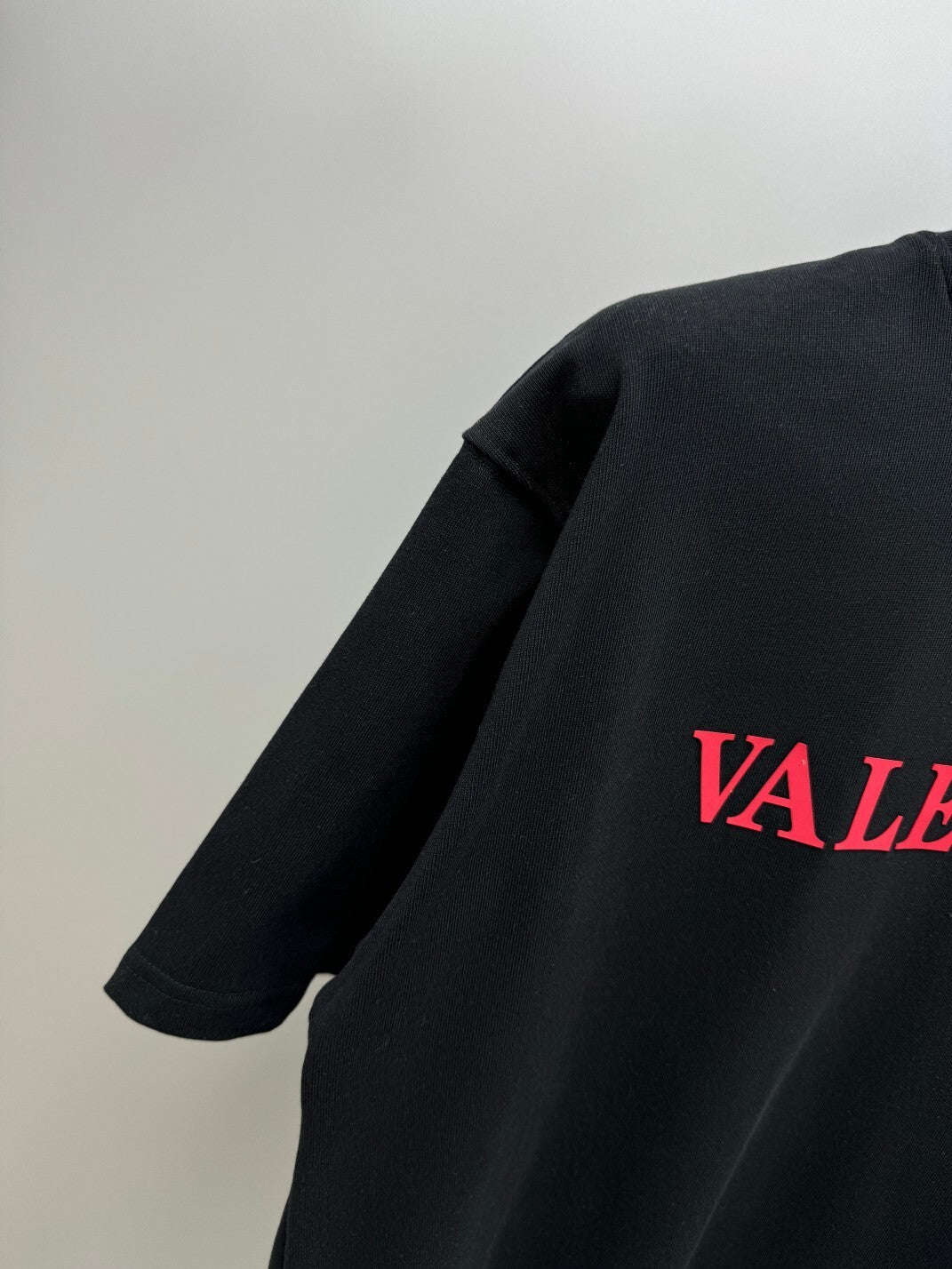 V - TSHIRT
