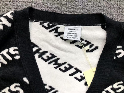 V - SWEATER