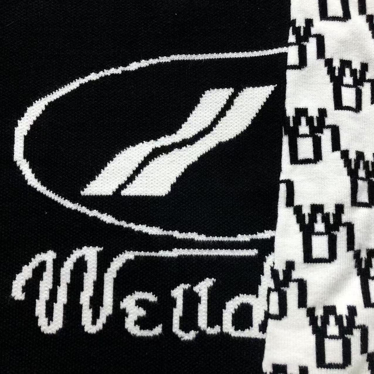 W - SWEATER