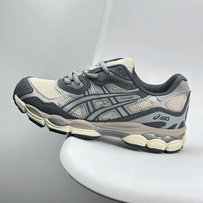 A - SNEAKERS