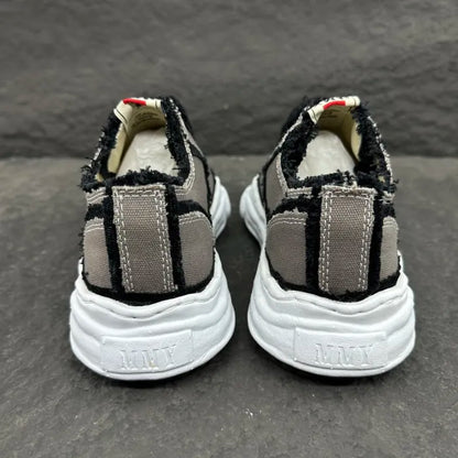 A - SNEAKERS